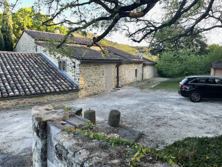 Parking - Le mas des Oliviers Location vacance Drome