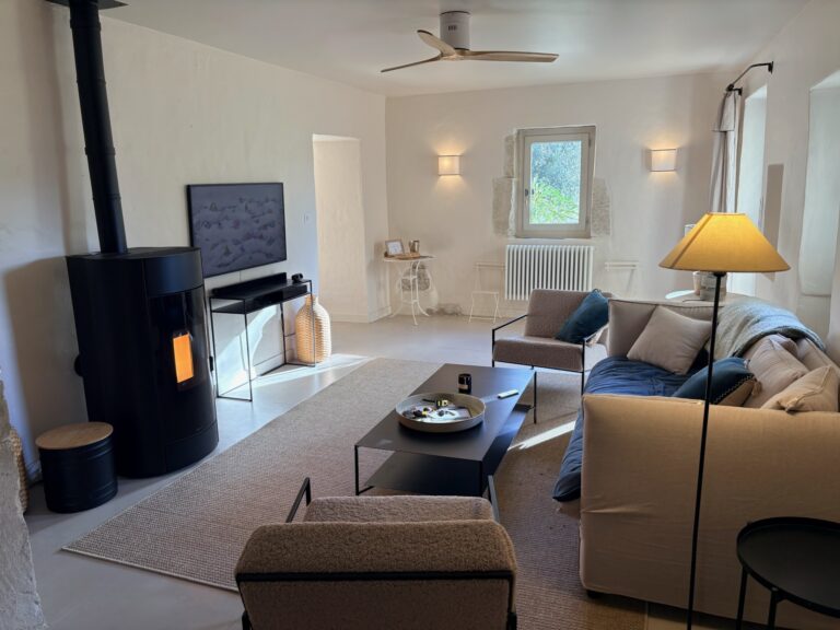 Salon été - location vacance drome provence -le Mas des oliviers